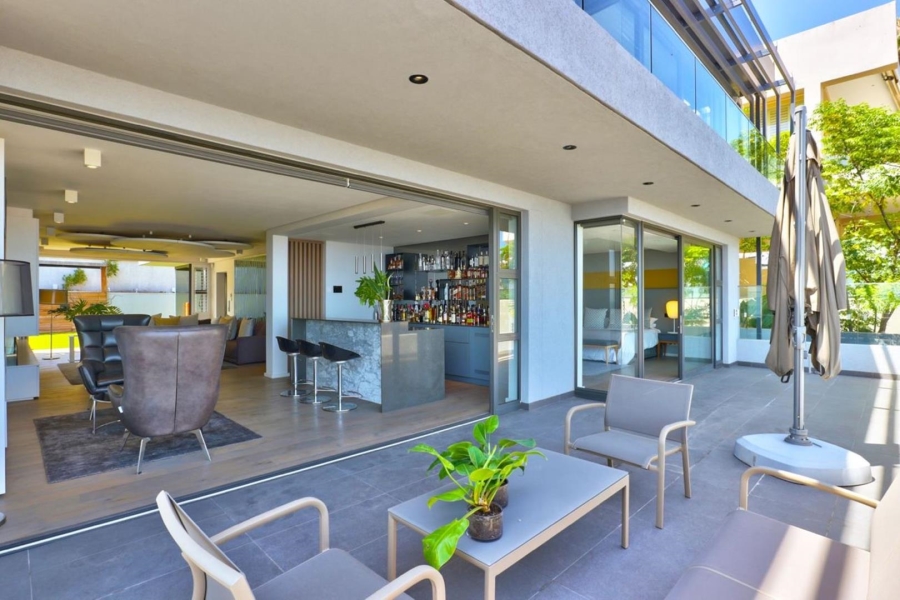 5 Bedroom Property for Sale in Fresnaye Western Cape